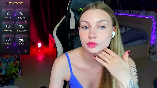 BiMolly online show from October 2025 09:21:02 PM