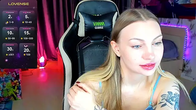 BiMolly online show from November 2025 09:36:02 PM