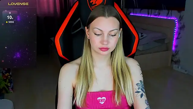 Snapshot of BiMolly chatting on February 2026 11:53:02 AM BiMolly online show from February 2026 11:53:02 AM