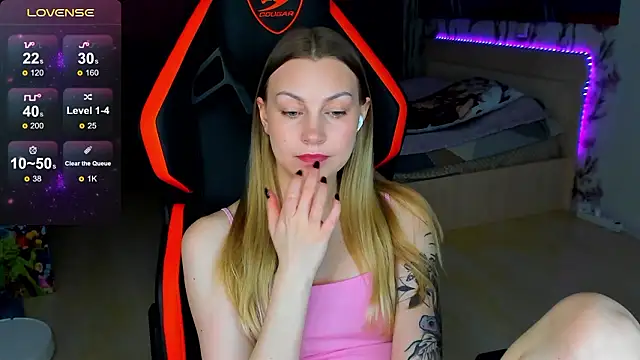 Snapshot of BiMolly chatting on February 2026 01:12:02 PM BiMolly online show from February 2026 01:12:02 PM