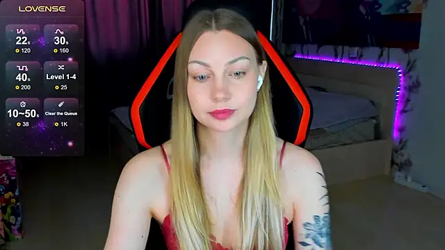 Snapshot of BiMolly chatting on March 2026 12:32:01 PM BiMolly online show from March 2026 12:32:01 PM