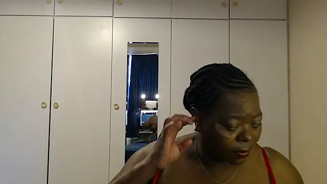 Snapshot of MatureBoobsDiva chatting on October 2025 02:39:02 PM MatureBoobsDiva online show from October 2025 02:39:02 PM