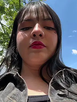 Snapshot of Elle chatting on January 2025 05:13:01 PM Elle online show from January 2025 05:13:01 PM