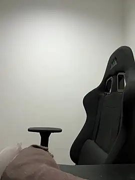 Snapshot of Elle chatting on January 2025 01:33:01 AM Elle online show from January 2025 01:33:01 AM