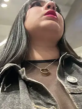 Snapshot of Elle chatting on February 2025 08:42:01 PM Elle online show from February 2025 08:42:01 PM