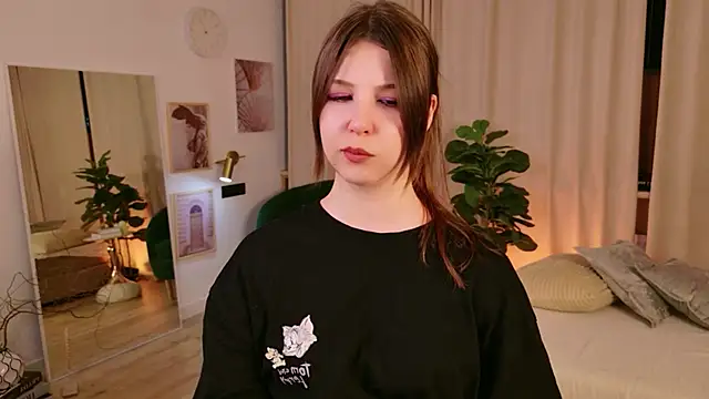 ElizaMild online show from June 2026 01:21:02 PM