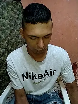 Snapshot of Sirius_5 chatting on October 2025 04:44:01 AM Sirius 5 online show from October 2025 04:44:01 AM