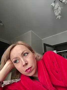 Snapshot of LuxuryNika chatting on February 2026 01:40:01 PM LuxuryNika online show from February 2026 01:40:01 PM