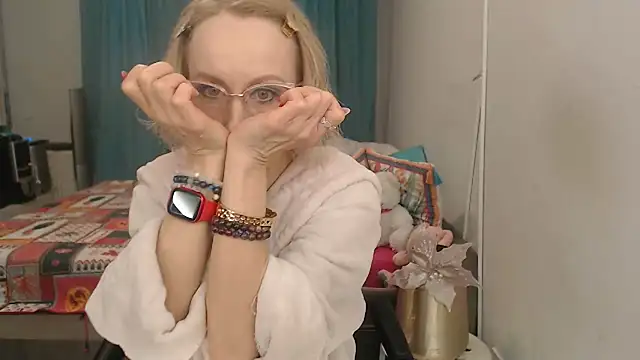 Snapshot of LuxuryNika chatting on March 2026 03:19:02 PM LuxuryNika online show from March 2026 03:19:02 PM