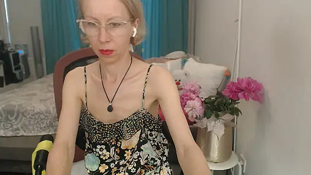 LuxuryNika online show from June 2026 04:05:02 PM