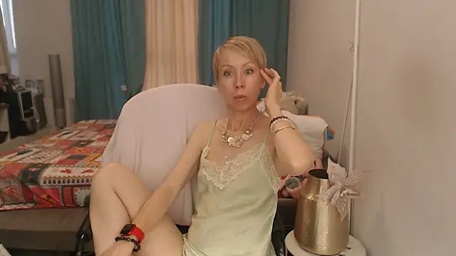 LuxuryNika online show from June 2026 05:17:02 PM