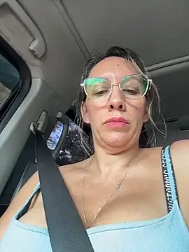 Gatitacarlita online show from March 2026 05:29:01 PM