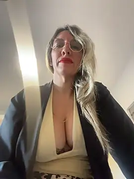Gatitacarlita online show from May 2026 10:42:02 AM