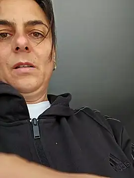 Snapshot of IsabelleCraft chatting on October 2025 01:00:01 PM IsabelleCraft online show from October 2025 01:00:01 PM