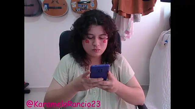 Snapshot of Smoke_trip_Alicia chatting on March 2025 03:24:01 PM Smoke trip Alicia online show from March 2025 03:24:01 PM