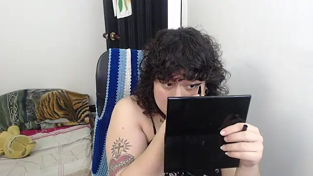 Snapshot of Smoke_trip_Alicia chatting on February 2026 03:05:02 PM Smoke trip Alicia online show from February 2026 03:05:02 PM