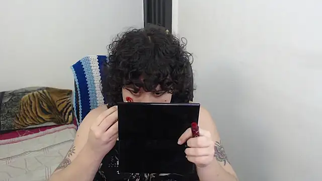 Snapshot of Smoke_trip_Alicia chatting on February 2026 07:19:02 PM Smoke trip Alicia online show from February 2026 07:19:02 PM