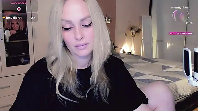 Libby Nora online show from October 2025 11:03:01 AM