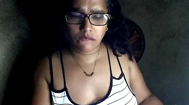 Snapshot of Damita999 chatting on January 2025 07:32:02 AM Damita999 online show from January 2025 07:32:02 AM