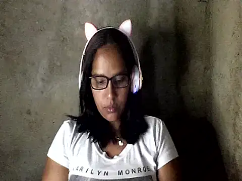 Snapshot of Damita999 chatting on January 2025 04:16:02 AM Damita999 online show from January 2025 04:16:02 AM