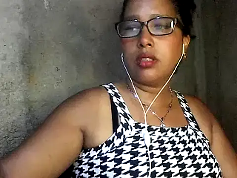 Snapshot of Damita999 chatting on February 2025 04:37:02 PM Damita999 online show from February 2025 04:37:02 PM