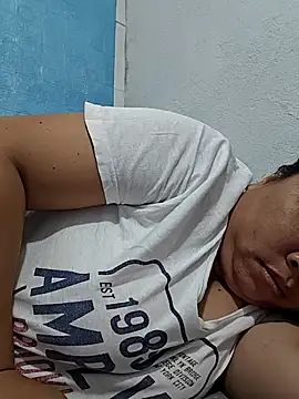 XXLorie 02 online show from April 2026 01:02:01 PM