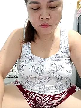 XXLorie 02 online show from April 2026 08:50:01 PM