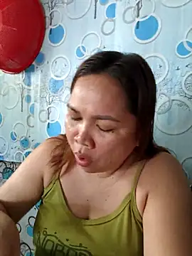 XXLorie 02 online show from June 2026 11:52:01 PM
