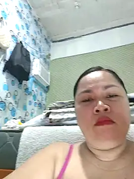 XXLorie 02 online show from June 2026 11:42:02 PM