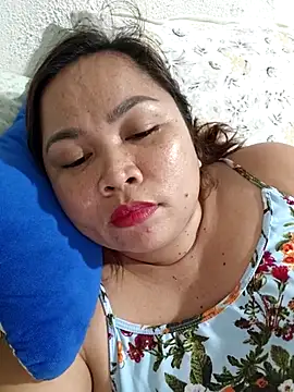 XXLorie 02 online show from June 2026 12:22:01 PM