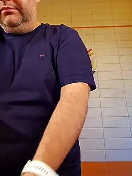 Andrew1900529 online show from November 2025 09:09:01 AM