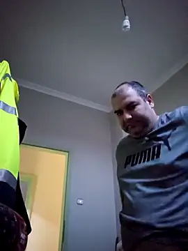 Andrew1900529 online show from December 2025 06:19:01 AM