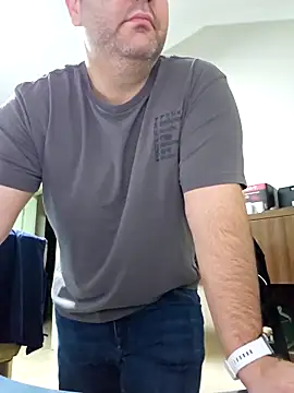 Andrew1900529 online show from December 2025 05:35:02 AM