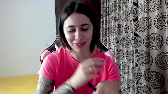 Snapshot of RoseDiamond06 chatting on December 2024 02:27:01 PM RoseDiamond06 online show from December 2024 02:27:01 PM