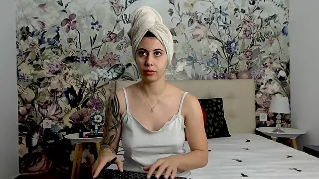 Snapshot of RoseDiamond06 chatting on October 2025 10:32:02 AM RoseDiamond06 online show from October 2025 10:32:02 AM