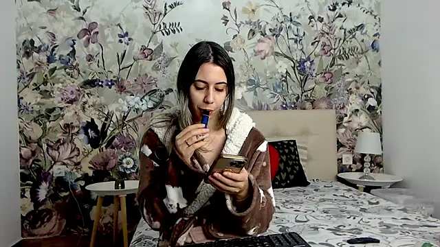 Snapshot of RoseDiamond06 chatting on October 2025 03:45:01 PM RoseDiamond06 online show from October 2025 03:45:01 PM