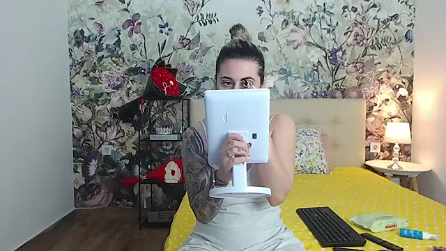RoseDiamond06 online show from May 2026 05:35:01 AM