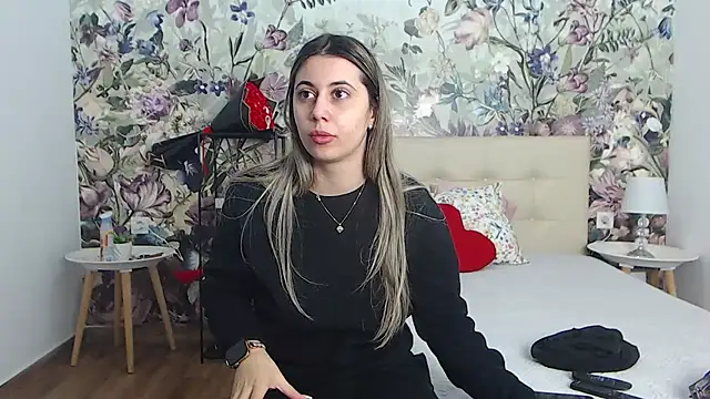 RoseDiamond06 online show from May 2026 07:15:01 PM