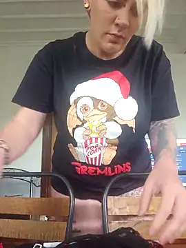 Snapshot of PinkTheHawk chatting on November 2025 01:04:02 AM PinkTheHawk online show from November 2025 01:04:02 AM