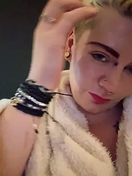 Snapshot of PinkTheHawk chatting on November 2025 06:51:02 AM PinkTheHawk online show from November 2025 06:51:02 AM