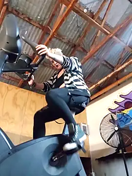 Snapshot of PinkTheHawk chatting on November 2025 12:46:01 AM PinkTheHawk online show from November 2025 12:46:01 AM