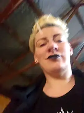 Snapshot of PinkTheHawk chatting on December 2025 06:43:02 AM PinkTheHawk online show from December 2025 06:43:02 AM