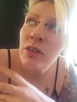 Snapshot of PinkTheHawk chatting on December 2025 02:54:02 AM PinkTheHawk online show from December 2025 02:54:02 AM