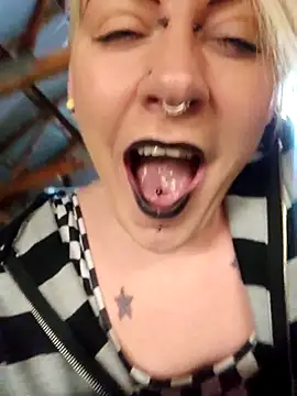 Snapshot of PinkTheHawk chatting on December 2025 09:14:02 AM PinkTheHawk online show from December 2025 09:14:02 AM