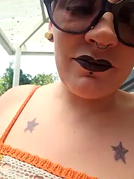 Snapshot of PinkTheHawk chatting on January 2026 01:07:02 AM PinkTheHawk online show from January 2026 01:07:02 AM