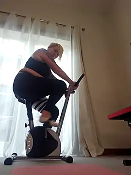 Snapshot of PinkTheHawk chatting on January 2026 10:26:01 PM PinkTheHawk online show from January 2026 10:26:01 PM