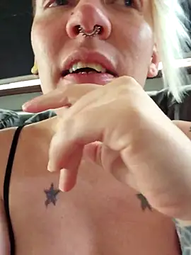 Snapshot of PinkTheHawk chatting on January 2026 10:13:02 PM PinkTheHawk online show from January 2026 10:13:02 PM