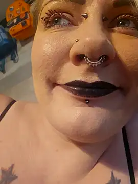 Snapshot of PinkTheHawk chatting on February 2026 11:52:02 PM PinkTheHawk online show from February 2026 11:52:02 PM