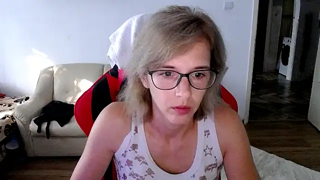 Snapshot of SexxyLety chatting on September 2025 06:02:02 AM SexxyLety online show from September 2025 06:02:02 AM