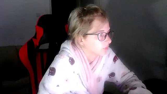 Snapshot of SexxyLety chatting on October 2025 06:39:01 PM SexxyLety online show from October 2025 06:39:01 PM